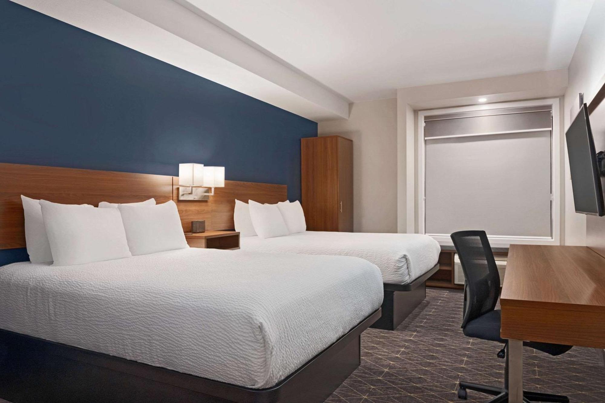 Park Inn By Radisson, Kelowna Exteriör bild