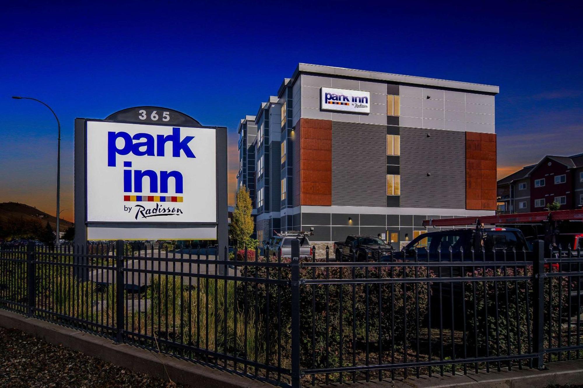 Park Inn By Radisson, Kelowna Exteriör bild