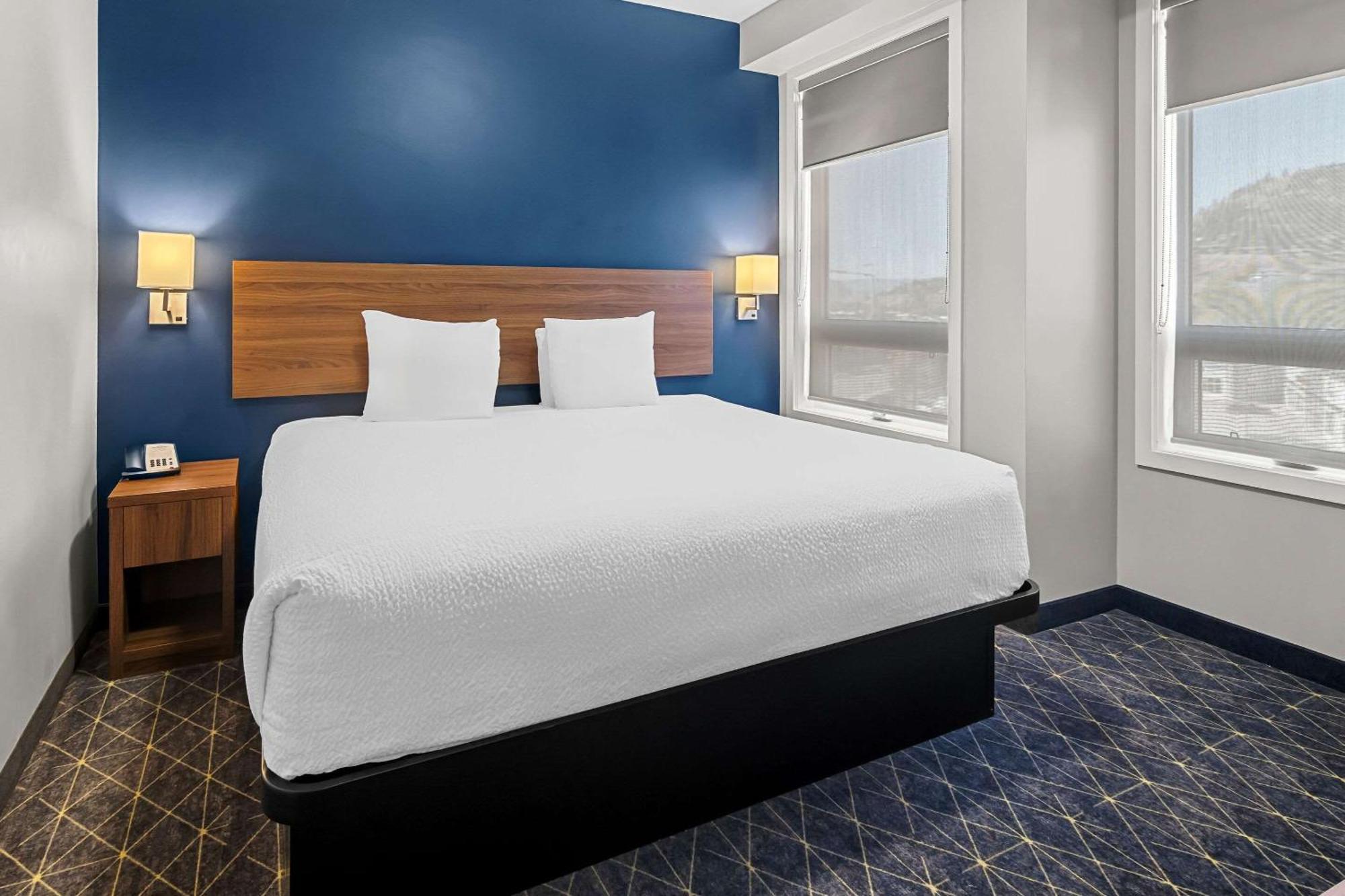 Park Inn By Radisson, Kelowna Exteriör bild
