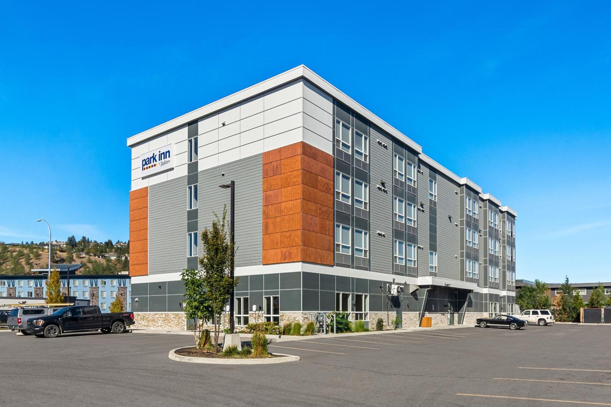 Park Inn By Radisson, Kelowna Exteriör bild